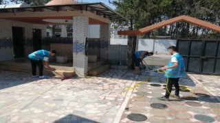 Osmaniyede gönüllü gençler camide temizlik yaptı