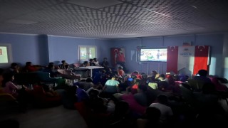 Osmaniye'de Konteyner Kentte Yaşayan Çocuklara Sinema Keyfi