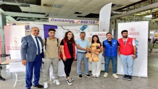 Osmaniye’de Üniversite Kazanan Öğrenciler Yurtlarda Çiçeklerle Karşılandı