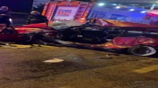 Otomobil belediye otobüsüne çarptı: 1 ölü, 3 yaralı