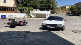 Otomobil ile motosiklet çarpıştı, 1 kişi yaralandı