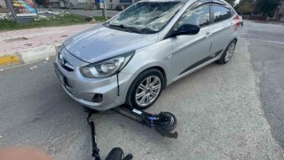 Otomobil ile scooterın çarpışma anı kameralara yansıdı