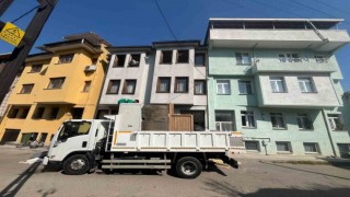 (Özel) Bursada bir apartmandan 5 kamyon çöp çıktı
