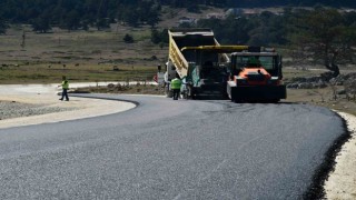 Özel İdare, kendi ürettiği asfaltla yol yapmaya başladı