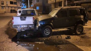 Park halindeki araçlara çarpıp kaçtı