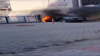 Park halindeki otomobil alevlere teslim oldu