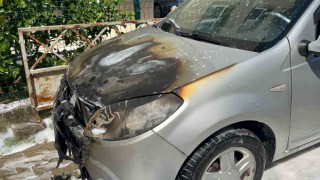 Park halindeki otomobilde yangın çıktı