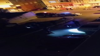 Pendikte motosikletli bir şahıs park halindeki aracı kurşunlandı