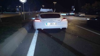 Pendikte otomobilin çarptığı motosiklet, kontrolden çıkarak park halindeki araca çarptı: 1 yaralı