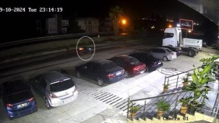 Pes dedirten görüntü; önlerinde metrelerce savrulan motosikletliyi adeta görmezden geldiler