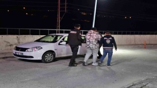 Polis ekibine silah çekip tehditler savurmuşlardı: Tekrar gözaltına alındılar