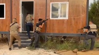 Polisten şok operasyon: Gömülü uyuşturucu ve uzun namlulu silahlar ele geçirildi