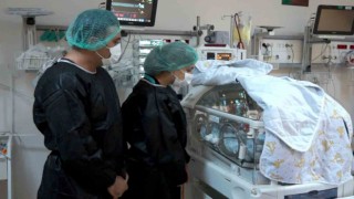 Prematüre bebeği hayata bağlamak için İstanbuldan geldi
