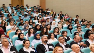 Rektör Keleş, Tıp Fakültesi 1. dönem öğrencileriyle bir araya geldi