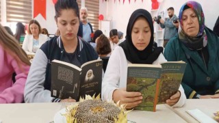 Şehit aileleri ve çocuklar Şehitlerimizin Emanetiyle Birlikte Okuyoruz etkinliğinde buluştu