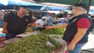 Selçuk Polisi pazarda vatandaşları dolandırıcılık yöntemlerine karşı bilgilendirdi