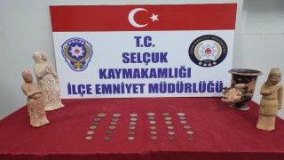 Selçukta tarihi eser operasyonu: 4 heykel ve 36 sikke ele geçirildi