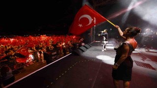 Selçukun kurtuluşunun 102. yılında Norm Ender ile parladı