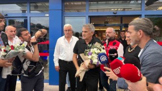 Şenol Güneş, Trabzonda çiçeklerle karşılandı