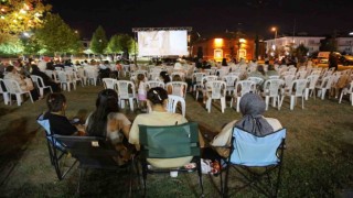Serdivan açık hava film gösterimleri devam ediyor