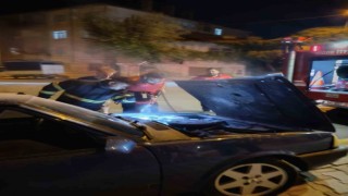 Seyir halindeki aracın motor kısmında yangın çıktı