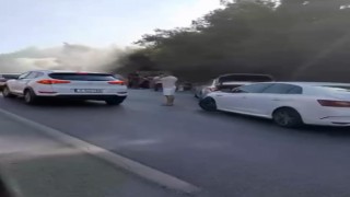 Seyir halindeki aracın motoru alev alev yandı