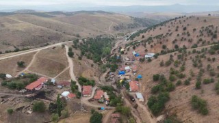 Şiddetli yağış sele dönüştü: Köylüler, dereyi tıkayan komşularına tepki gösterdi