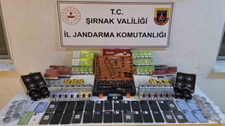 Şırnakta jandarma ekipleri 12 araçta gümrük kaçağı malzeme ele geçirdi