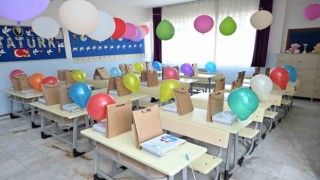 Şişlide ilkokula yeni başlayan öğrencilere kırtasiye seti dağıtıldı