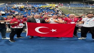 Sökeli kickboksçu Özgeden dünya birinciliği başarısı