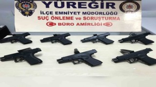Şüphe üzerine durdurulan araçta 7 ruhsatsız silah çıktı