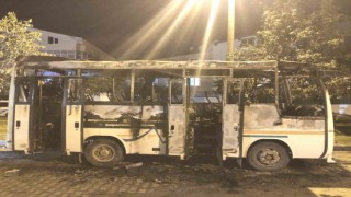 Sürücü kursu minibüsü alev topuna döndü