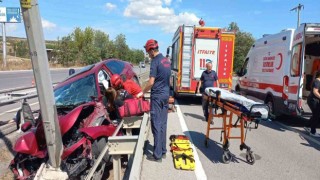 Susurlukta otoyolda trafik kazası; 3 yaralı
