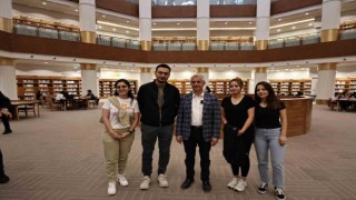 Tahmazoğlu, Şahinbey Millet Kütüphanesinde öğrencilerle bir araya geldi