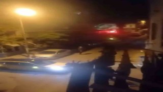 Taksi parasını ödemedi, taksiciler kapısına dayandı