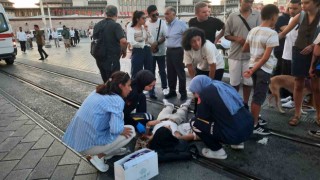 Taksimde bir genç kız epilepsi nöbeti geçirdi