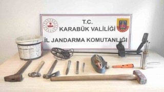 Tarihi kentte define arayan 5 kişi yakalandı