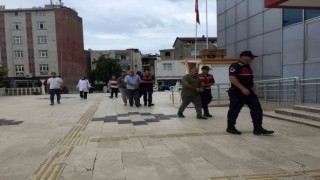 Tartıştıkları trafik polisinin başına sandalye vurup yaralamışlardı: 3 kişi adliyeye sevk edildi