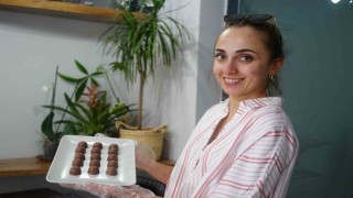 Tatlıya ekşi dokunuş: Kızılcık ekşili çikolata yaptı