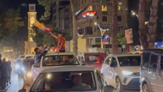 Tatvanda Galatasaraylı taraftarların galibiyet coşkusu