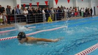 Tavşanlıda kapalı yüzme havuzu açıldı