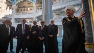 TBMM Başkanı Kurtulmuş, Moskova Merkez Camiini ziyaret etti