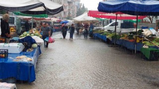 Tekirdağda şiddetli yağış, Salı Pazarını sular altında bıraktı