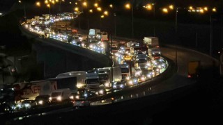 TEMde 3 tır kazaya karıştı, 11 kilometrelik araç kuyruğu oluştu