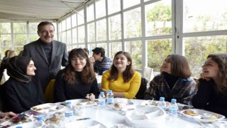 Tepebaşı gençlerin yanında