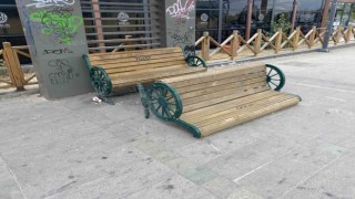 Tepebaşındaki bank vandalların hedefi oldu