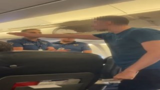 THY uçağında bir yolcu ortalığı birbirine kattı