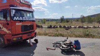 Tırla çarpışan motosiklet sürücüsü ağır yaralandı