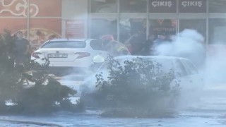 Tokatta alev topuna dönen otomobil adeta kül oldu