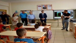 Toprakkale Kaymakamı Özer'den Minik Öğrencilere Moral Ziyareti